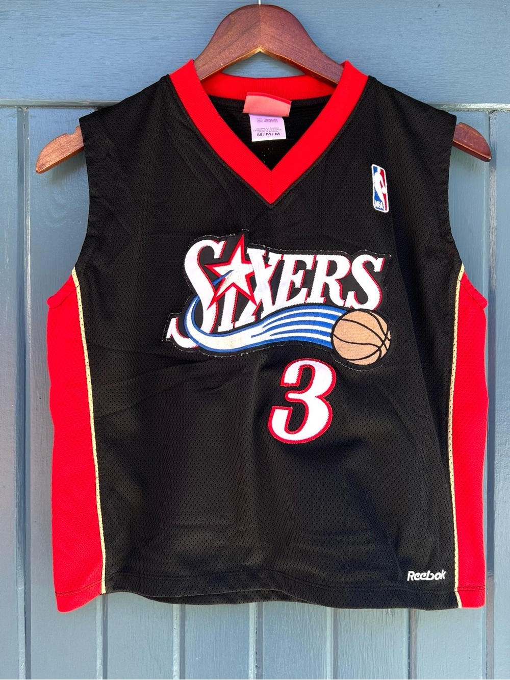Reebok NBA Apparel Philadelphia
76ers Allen Iverson #3 Jersey Kids M
